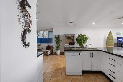 Kitchen with gas cooking, breakfast bar and walk-in pantry